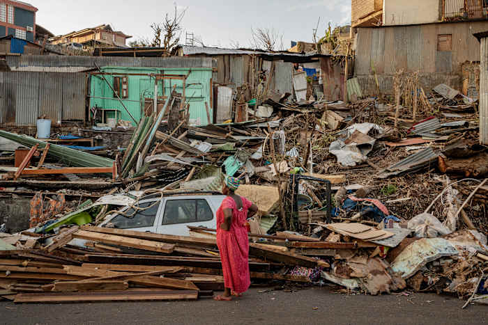 De gehavende Mayotte-eilanden in Frankrijk zijn slechts enkele weken na een verwoestende cycloon getroffen door een nieuwe tropische storm