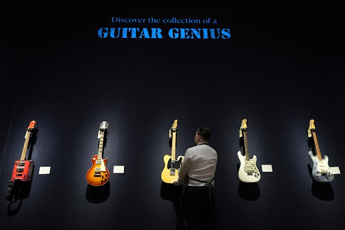 De gitaren van rockicoon Jeff Beck worden tentoongesteld in Londen voordat ze worden geveild