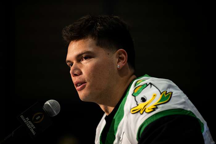 De hogere klasse: Oregon, Ohio St. leunde op goed bereisde ervaren QB's om Rose Bowl, CFP te bereiken