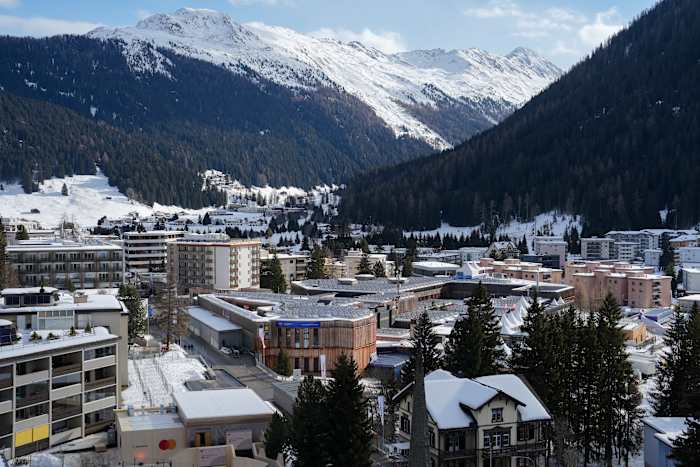 De rijkdom van miljardairs is in 2024 enorm gestegen, zegt de anti-armoedegroep terwijl de elites zich voorbereiden op een nieuw Davos