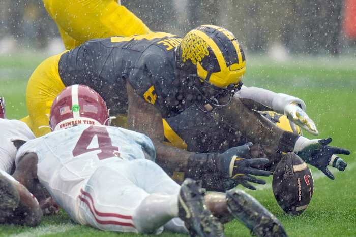 De verdediging van Michigan zet Milroe de hele dag onder druk, Wolverines versloeg nummer 11 Alabama met 19-13 in ReliaQuest Bowl