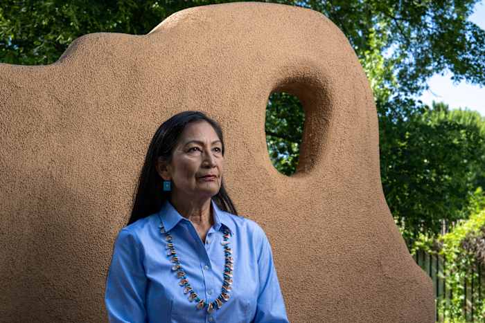 Deb Haaland schreef geschiedenis als interieursecretaris. Nu rent ze voor gouverneur van New Mexico