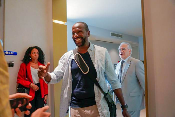 Een Franse journaliste vertelt 711 dagen van gevangenschap als een gijzelaar van islamitische extremisten in Mali