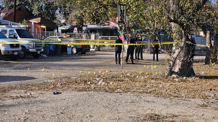 Een medische onderzoeker identificeert de man die is omgekomen bij een schietpartij aan de West Side