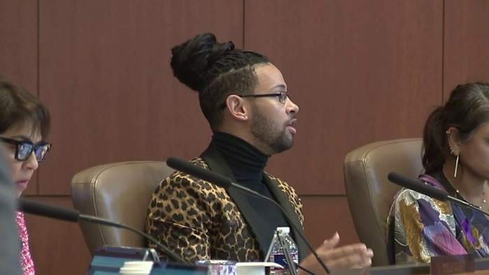 Ethics Board overweegt klacht tegen D2's McKee-Rodriguez over vrachtwagenhandelaars