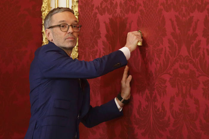 Extreemrechts in Oostenrijk krijgt voor het eerst sinds de Tweede Wereldoorlog een mandaat om te proberen een regering te leiden