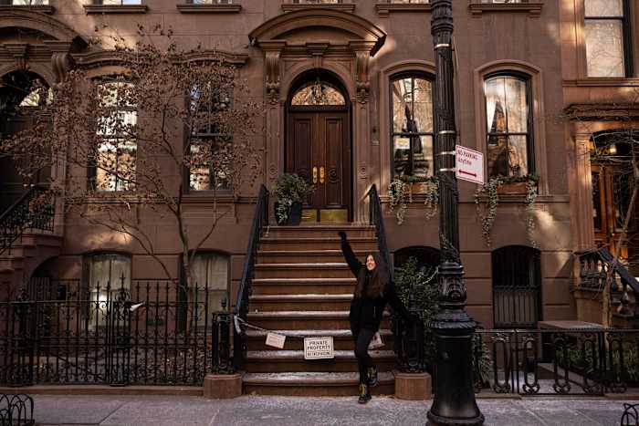 Geen cupcakes, geen kosmos: 'Sex and the City' brownstone in New York krijgt een poort om toeristen af ​​te schrikken