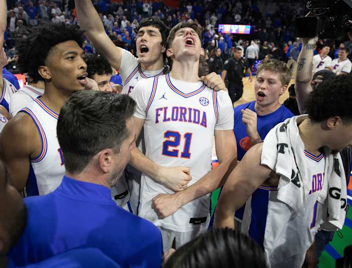 Geen ongeslagen meer: ​​nr. 8 Florida gooit Tennessee met 73-43 omver met verstikkende verdediging
