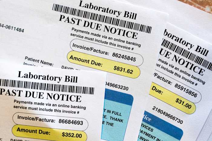 Hoe het verwijderen van onbetaalde medische rekeningen uit kredietrapporten consumenten zou kunnen helpen