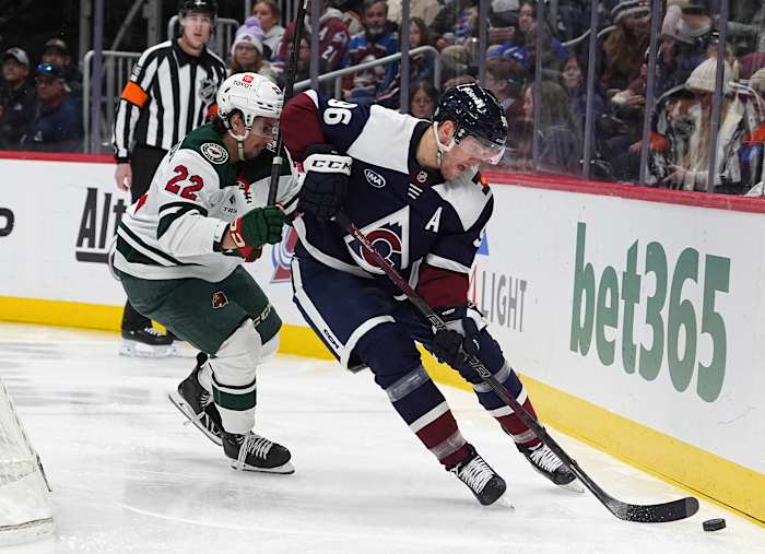 Hurricanes verwerven rantanen van Avs, Hall van Blackhawks in 3-team handel