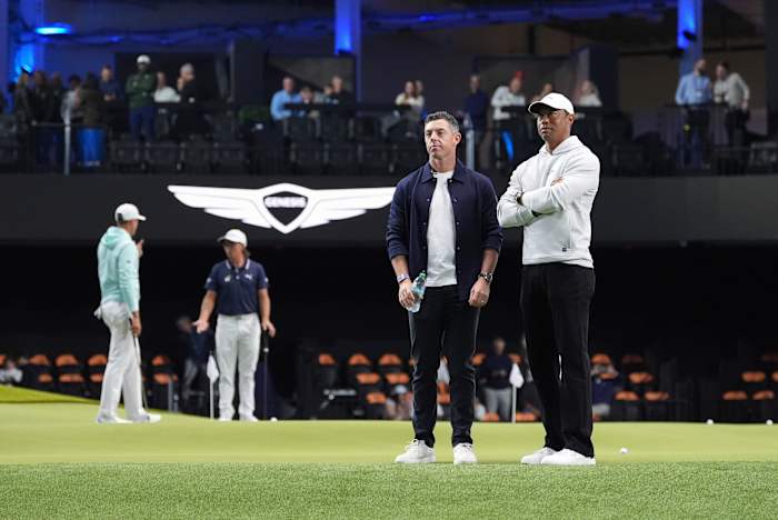 Indoorgolfcompetitie gecreëerd door Tiger Woods en Rory McIlroy heeft een luide, snelle debuutwedstrijd