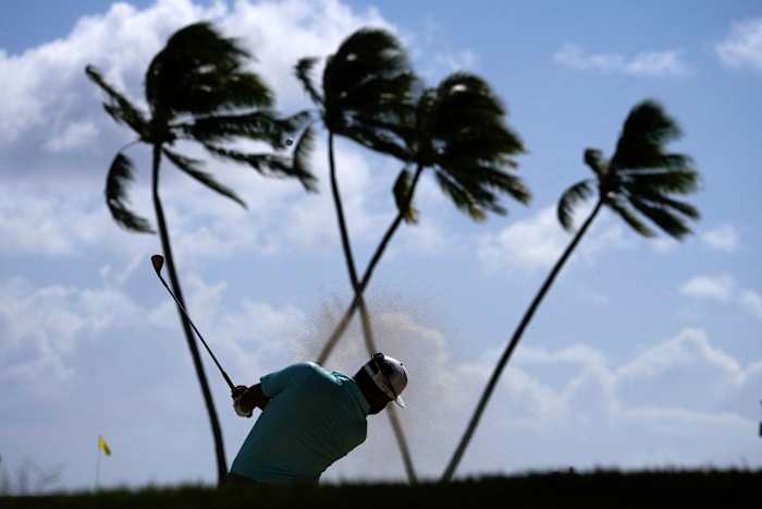 JJ Spaun neemt de leiding op Sony Open met een wijd open achtervolging in de wind van Waialae