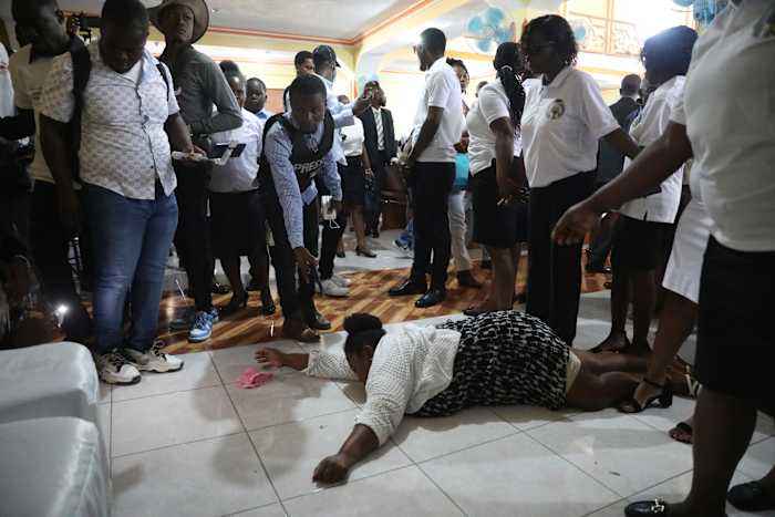 Journalisten in Haïti eisen gerechtigheid terwijl ze een tweede collega begraven die door bendes is vermoord