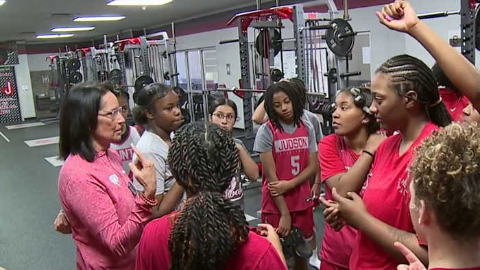 Judson meidenbasketbal bereikt een 82-25 overwinning op Buda Johnson