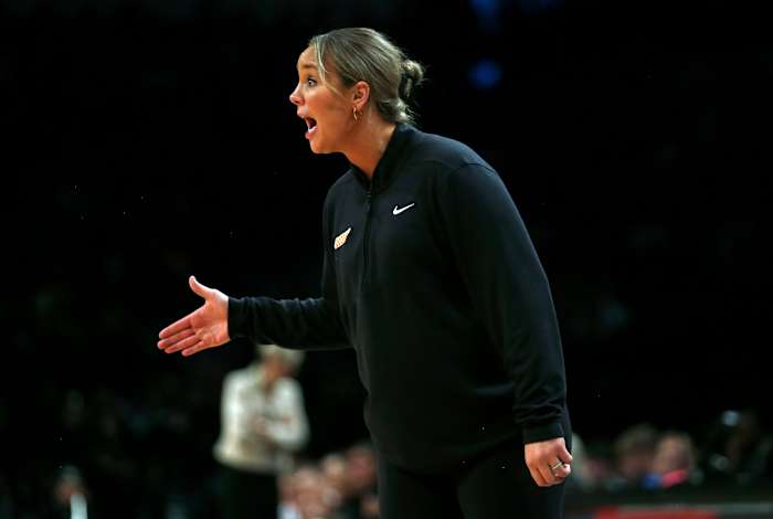 Kim Caldwell zal de week na de bevalling Her Lady Vols vs South Carolina coachen