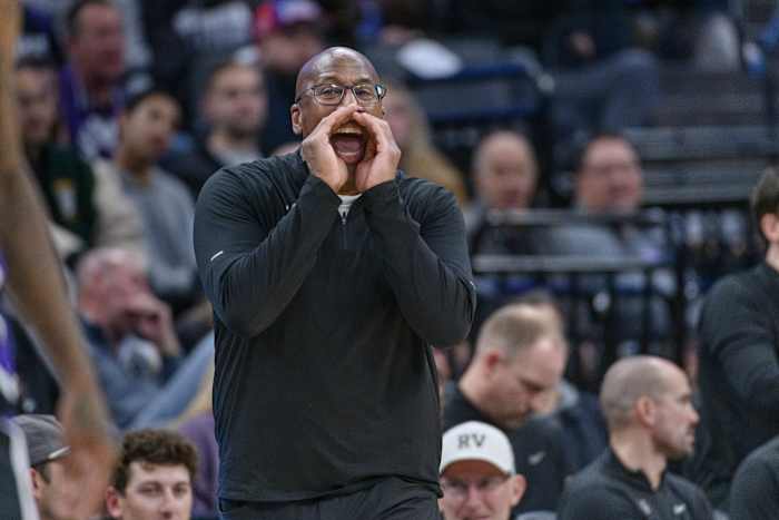 Kings ontslaat coach Mike Brown minder dan halverwege zijn derde seizoen