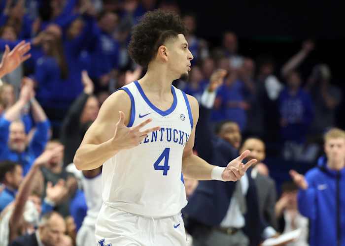 Koby Brea slaat zeven driepunters terwijl nummer 10 Kentucky nummer 6 Florida zijn eerste nederlaag overhandigt, 106-100