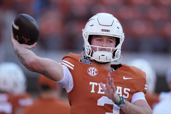 Kortweg een Buckeye, Texas QB Quinn Ewers keerde terug naar zijn roots om de heropleving van Longhorns te leiden
