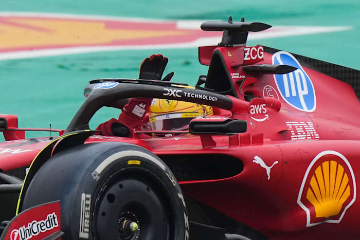 Lewis Hamilton zegt dat het de eerste keer 'spannend en speciaal' was met het besturen van een Ferrari F1 -auto