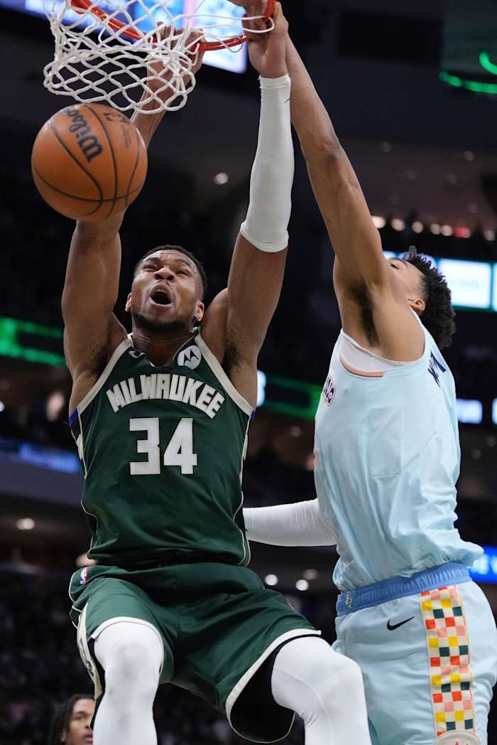 Lillard scoort 26 punten, Antetokounmpo voegt 25 punten toe en 16 rebounds terwijl Bucks de Spurs met 121-105 verslaat