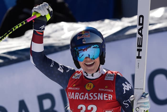 Lindsey Vonn maakt indruk tijdens het skiën naar de 6e plaats in haar eerste WK-afdaling sinds 2019