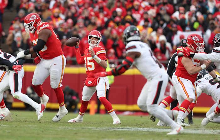 Mahomes en Kelce helpen Chiefs aan een 23-14 overwinning op Texanen en opnieuw een AFC-titelgametrip