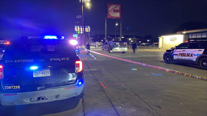 Man twee keer neergeschoten bij gemeld incident op de East Side Road, zegt SAPD