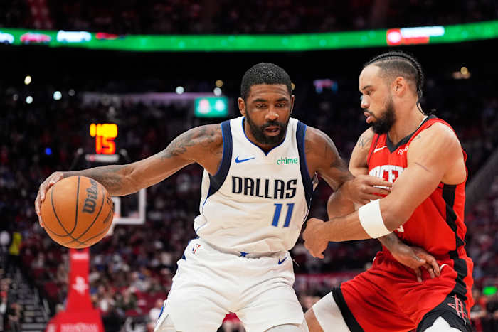 Mavericks bewaken Kyrie Irving vanwege een uitpuilende schijf in zijn rug, geen tijdlijn voor terugkeer