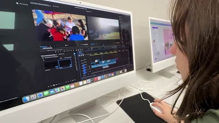 Meisjes op de run Bexar County, Saisd's Advanced Learning Academy -studenten werken samen voor Bexarfest