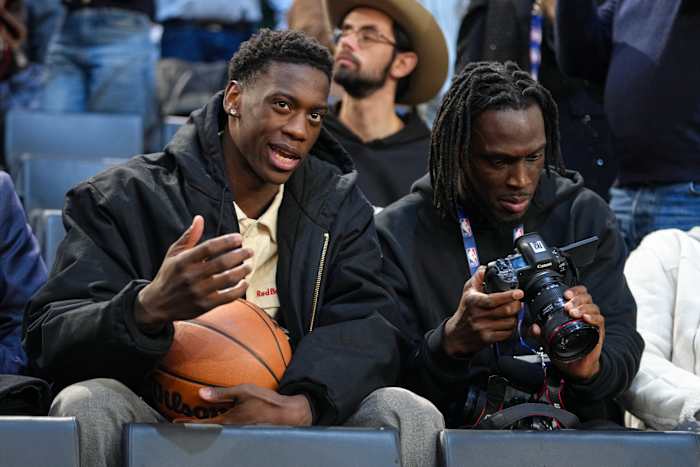 Met het oog op het ontwerp voor 2026 kijkt de aangeprezen prospect AJ Dybantsa naar Spurs-Pacers in Parijs