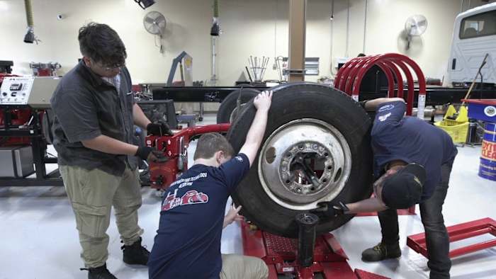 North East ISD -programma is bedoeld om volwassenen in staat te stellen door middel van onderwijs
