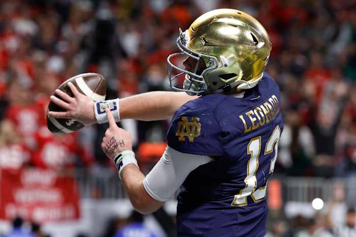 Notre Dame's Leonard kan het 'alles-doen'-tempo van monsterlijke openingsrit tegen de staat Ohio niet aanhouden