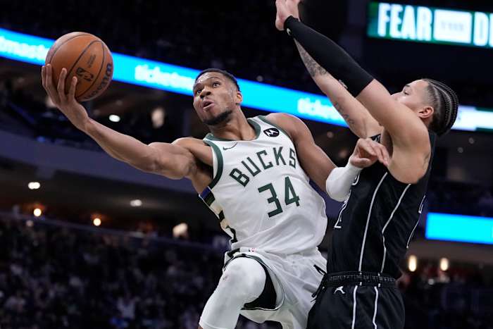 Opnieuw een trage start van Bucks zorgt ervoor dat Antetokounmpo niet in de stemming is om zijn nieuwste record te vieren