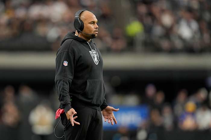 Raiders ontslaat coach Antonio Pierce nadat hij in één volledig seizoen met 4-13 is geëindigd