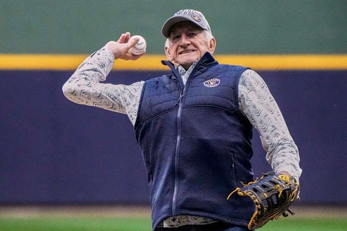 Reacties op het overlijden van 'Mr. Baseball,' oude Brewers-omroep Bob Uecker