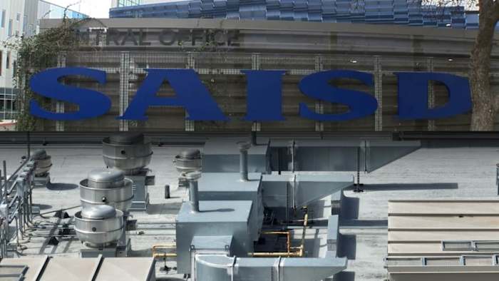 SAISD-ouders trekken de beslissing van het district voor sluitingen op de tweede dag in twijfel bij temperaturen onder het vriespunt