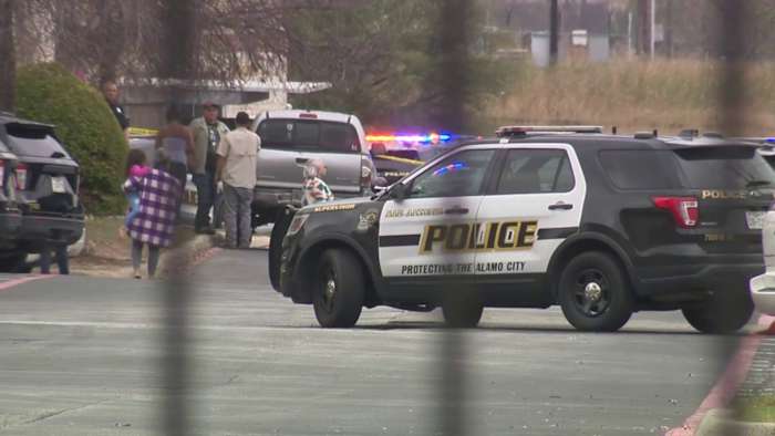 SAPD zegt dat de verdachte de 27-jarige partner van zijn ex heeft doodgeschoten in het appartementencomplex West Side