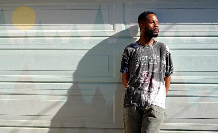 Sommige kunstenaars verloren het werk van hun levens in La Wildfires. Collega -artiesten helpen hen te herstellen