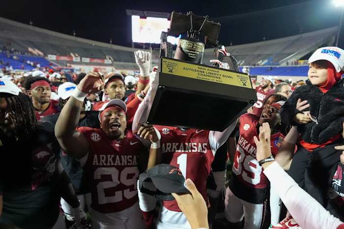 Taylen Green leidt Arkansas naar een 39-26 overwinning op Texas Tech in de Liberty Bowl