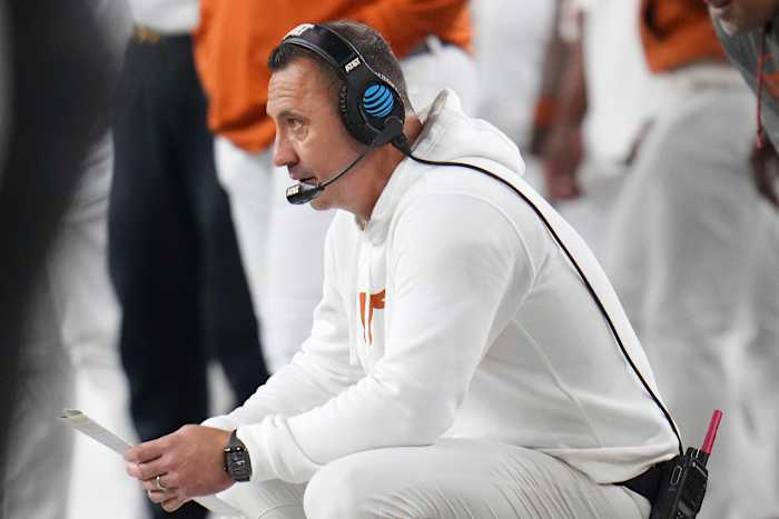 Texas en coach Steve Sarkisian zijn het eens over de voorwaarden voor een nieuw contract, zeggen rapporten