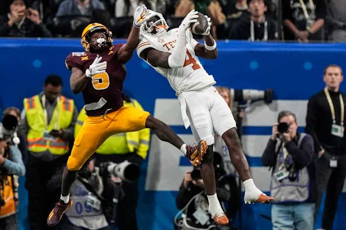 Texas vermijdt grote onrust en verslaat Arizona State met 39-31 in dubbele verlengingen in Peach Bowl