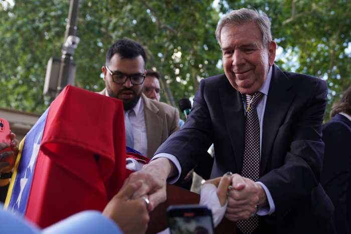 Venezuela verdubbelt het voornemen om oppositieleider te arresteren die beweert dat hij Maduro heeft verslagen