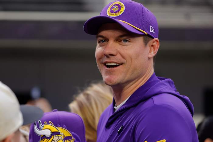 Vikings en coach Kevin O'Connell gaan akkoord met een meerjarige contractverlenging na een seizoen van 14 overwinningen
