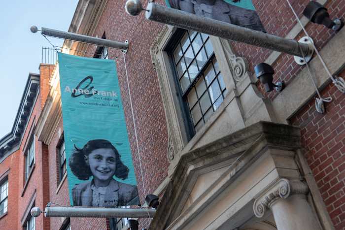 Volledige replica van Anne Frank's verborgen bijlage opent in NYC