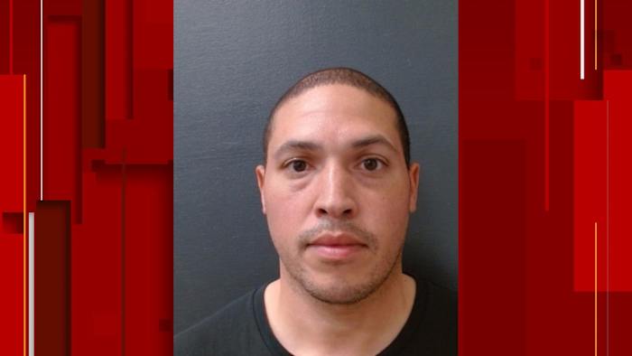 Voormalig leraar op de Canyon Lake High School beschuldigd van achttien extra misdaden waarbij minderjarigen betrokken waren, zo blijkt uit de gegevens