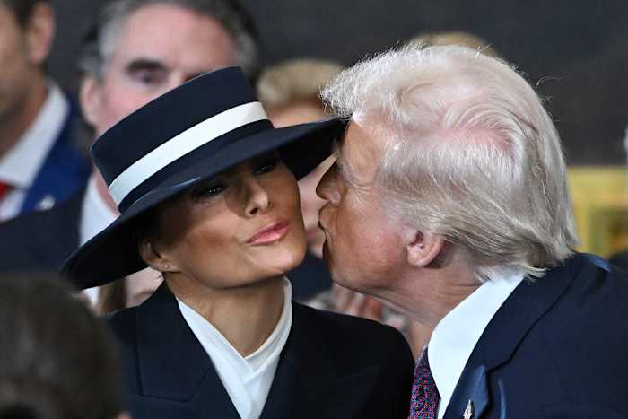 Wat Melania Trump droeg tijdens de inauguratie – inclusief de hoed