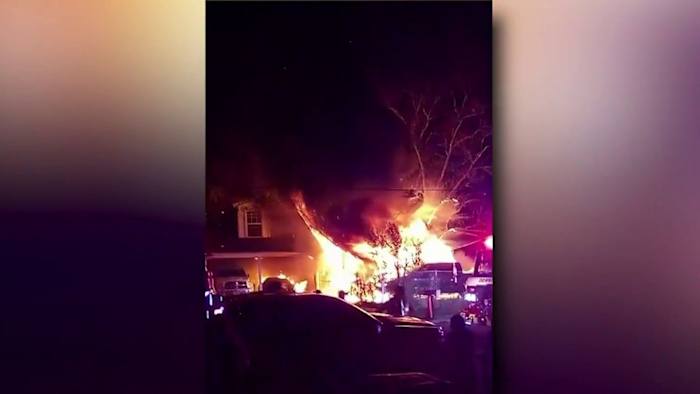 Wederopbouw in het nieuwe jaar: bewoners van Southwest Side geven vuurwerk de schuld van verwoestende brand