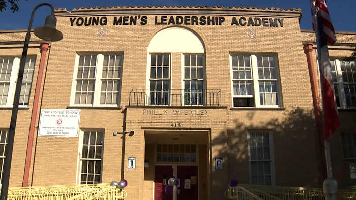 Young Men's Leadership Academy viert haar 10e verjaardag met een viering van groei en succes