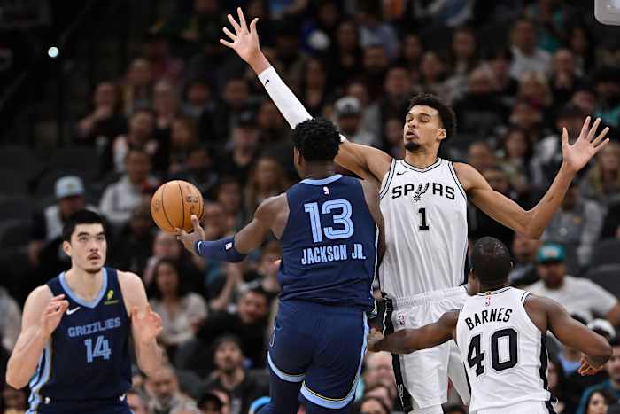 Zonder de geblesseerde Morant bezorgen de Grizzlies de Spurs hun grootste nederlaag van het seizoen, 140-112