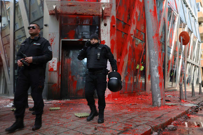 1.000 Bulgaarse nationalisten protesteren tegen overheidsplannen om euro -valuta aan te nemen